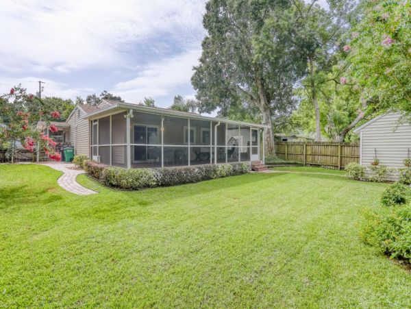 Beautiful Three Bedroom Home with Enclosed Yard
