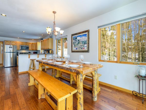 Beautiful Five Bedroom Cabin in Breckenridge Sleeps 11