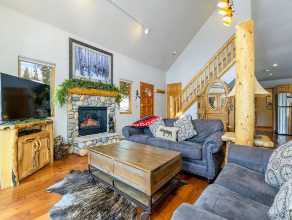 Beautiful Five Bedroom Cabin in Breckenridge Sleeps 11