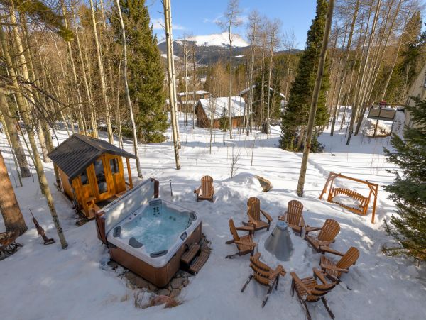 Beautiful Five Bedroom Cabin in Breckenridge Sleeps 11