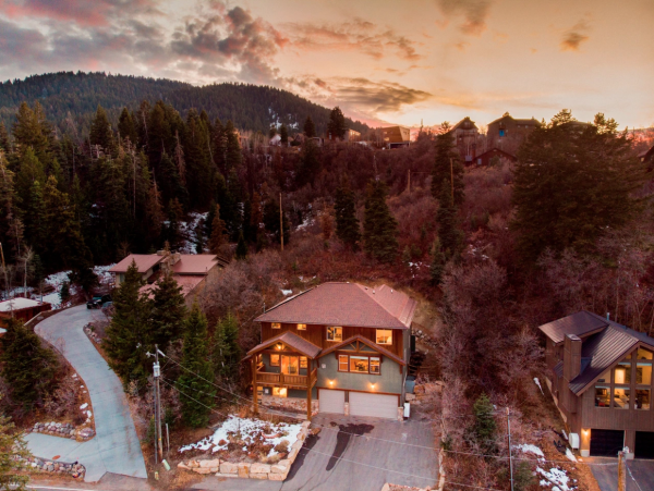 Park City Four Bedroom Vacation Home with Hot Tub & Mountain Views