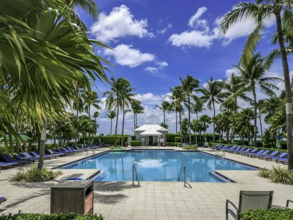 Three Bedroom Vacation Townhome with Amazing Gulf Views in Marathon