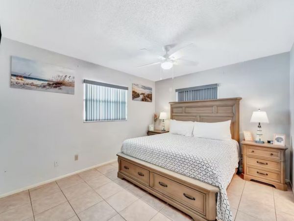 Charming 3 Bedroom Pool Vacation Home in Bradenton