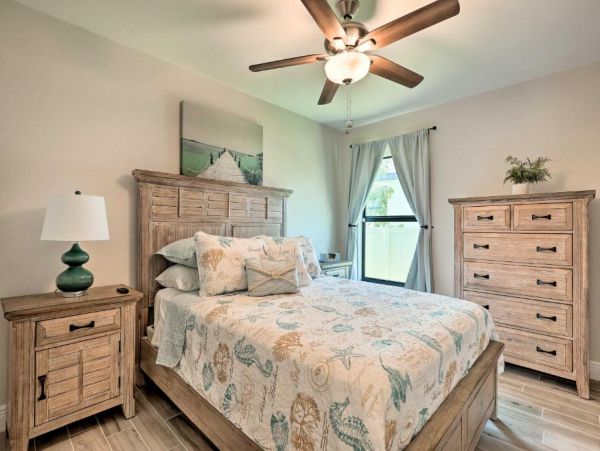 Cape Coral Vacation Home Four Bedroom Sleeps 13
