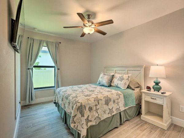 Cape Coral Vacation Home Four Bedroom Sleeps 13
