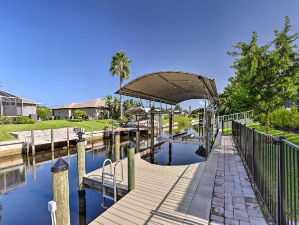 Cape Coral Vacation Home Four Bedroom Sleeps 13