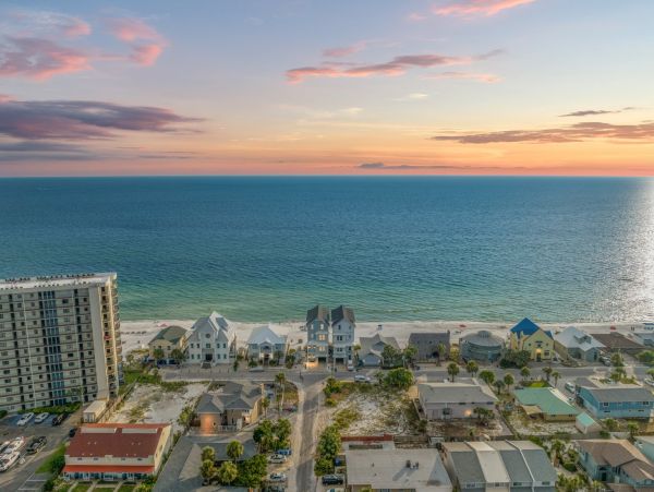 Luxurious Beachfront Home with 6 Bedrooms in Panama City Beach