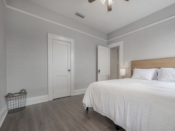 Beautiful 2 Bedroom Bungalow in Tampa Sleeps 8 Guests
