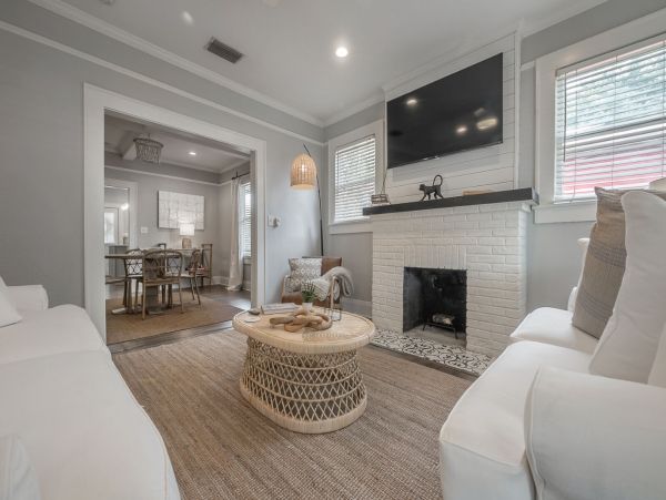 Beautiful 2 Bedroom Bungalow in Tampa Sleeps 8 Guests