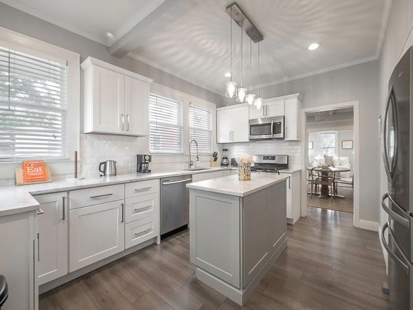 Beautiful 2 Bedroom Bungalow in Tampa Sleeps 8 Guests