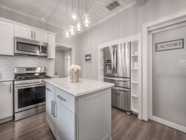Beautiful 2 Bedroom Bungalow in Tampa Sleeps 8 Guests