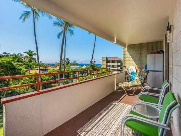 Kailua-Kona Two Bedroom Condo with Partial Ocean View