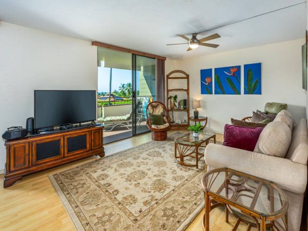 Kailua-Kona Two Bedroom Condo with Partial Ocean View
