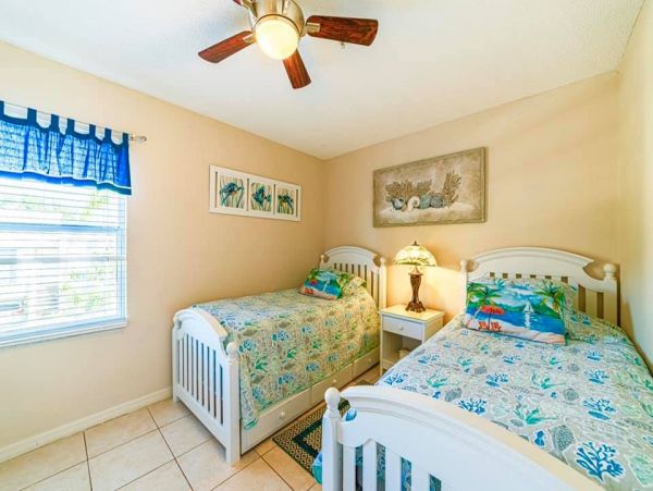 Holmes Beach Vacation Condo with Communal Pool