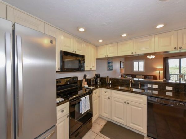 Holmes Beach Vacation Condo with Communal Pool