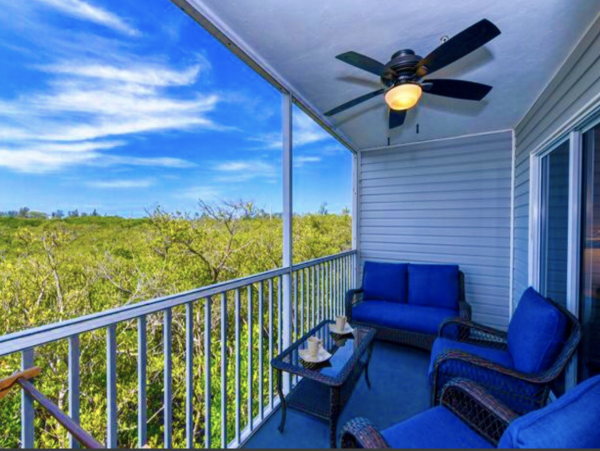 Holmes Beach Vacation Condo with Communal Pool