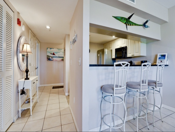 Holmes Beach Vacation Condo with Communal Pool