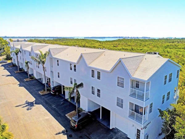 Holmes Beach Vacation Condo with Communal Pool