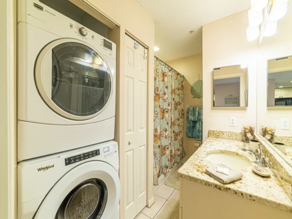 Holmes Beach Vacation Condo with Communal Pool