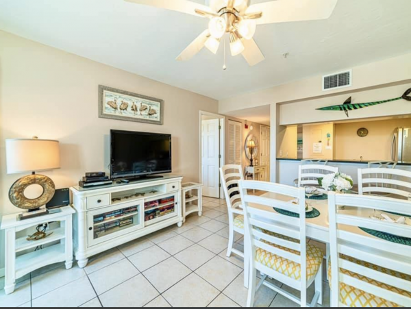 Holmes Beach Vacation Condo with Communal Pool