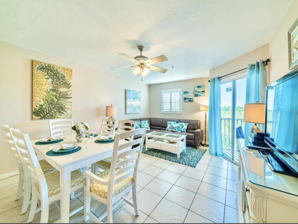 Holmes Beach Vacation Condo with Communal Pool