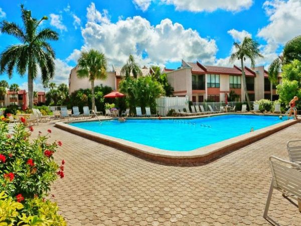 Charming Bradenton Beach Vacation Condo with Pool Sleeps 6