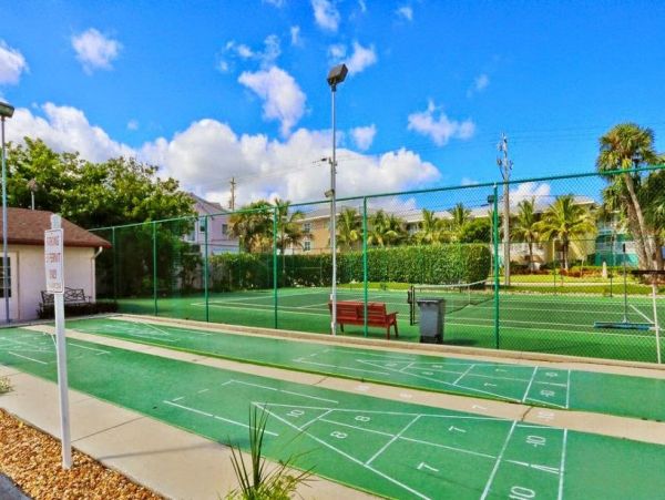 Charming Bradenton Beach Vacation Condo with Pool Sleeps 6