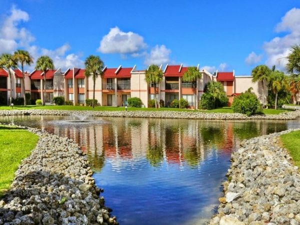 Charming Bradenton Beach Vacation Condo with Pool Sleeps 6