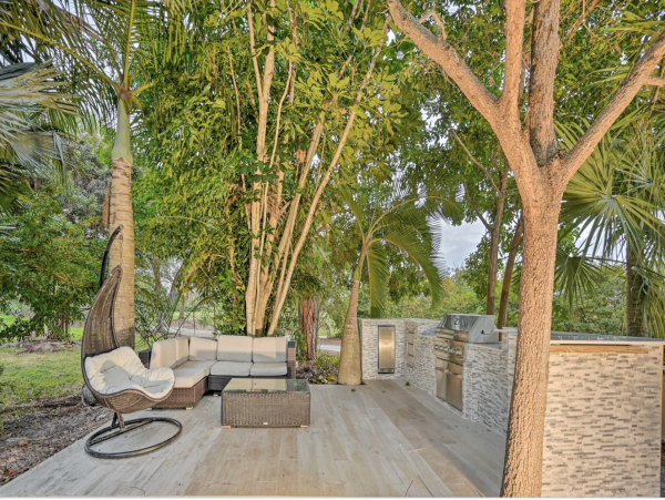 Only 2 miles to Marco Beaches Three Bedroom Vacation Home