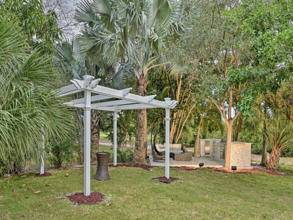 Only 2 miles to Marco Beaches Three Bedroom Vacation Home