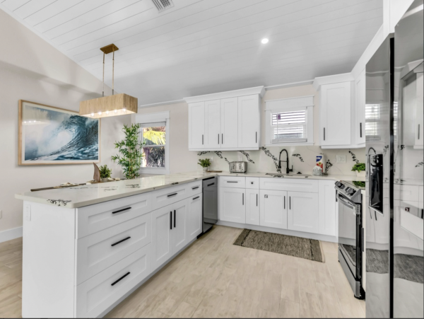 Walk to Beach Holmes Beach Vacation Home With 4 Bedrooms