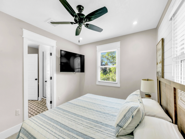 Walk to Beach Holmes Beach Vacation Home With 4 Bedrooms