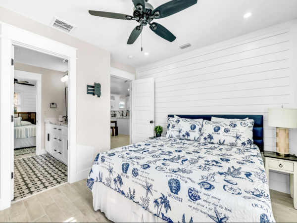 Walk to Beach Holmes Beach Vacation Home With 4 Bedrooms