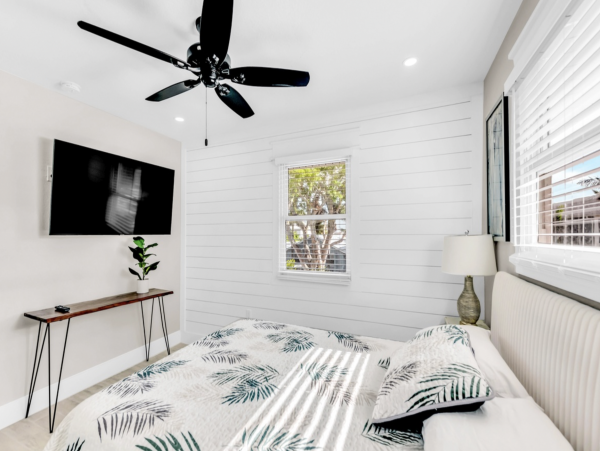 Walk to Beach Holmes Beach Vacation Home With 4 Bedrooms