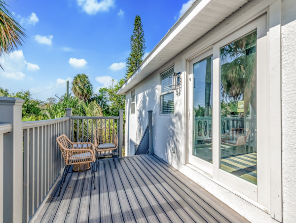 Walk to Beach Holmes Beach Vacation Home With 4 Bedrooms