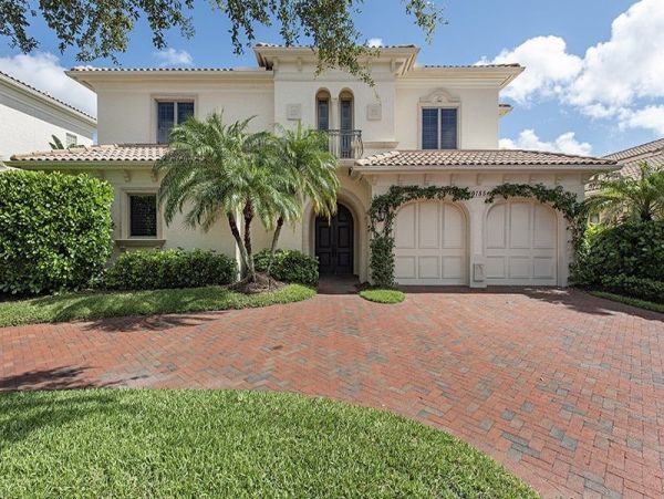 Fabulous Vacation Home with 4-Bedrooms and Private Pool in Naples