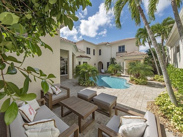 Fabulous Vacation Home with 4-Bedrooms and Private Pool in Naples