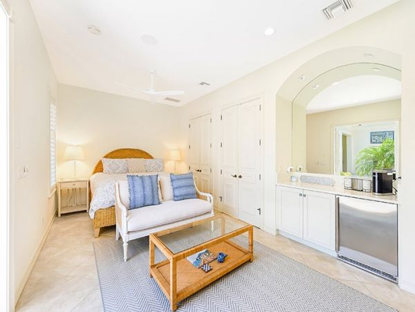 Fabulous Vacation Home with 4-Bedrooms and Private Pool in Naples