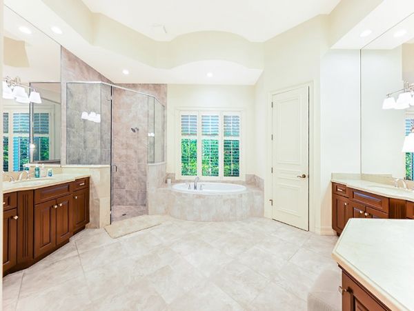 Fabulous Vacation Home with 4-Bedrooms and Private Pool in Naples
