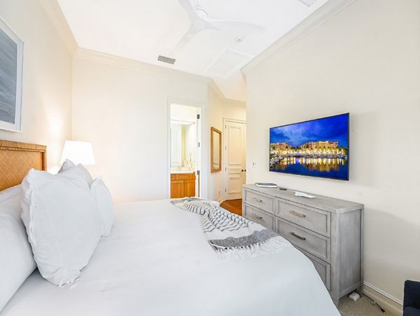 Fabulous Vacation Home with 4-Bedrooms and Private Pool in Naples