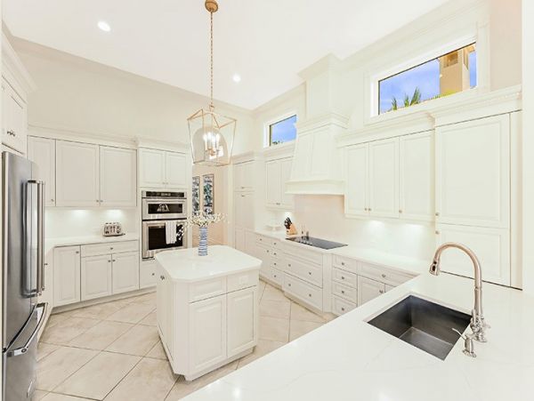 Fabulous Vacation Home with 4-Bedrooms and Private Pool in Naples