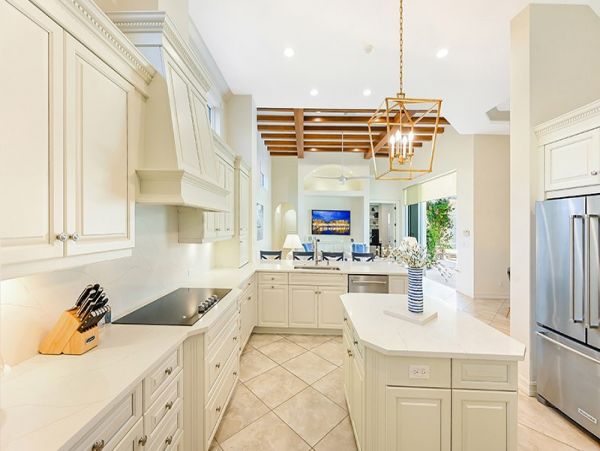 Fabulous Vacation Home with 4-Bedrooms and Private Pool in Naples