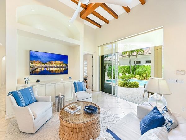 Fabulous Vacation Home with 4-Bedrooms and Private Pool in Naples