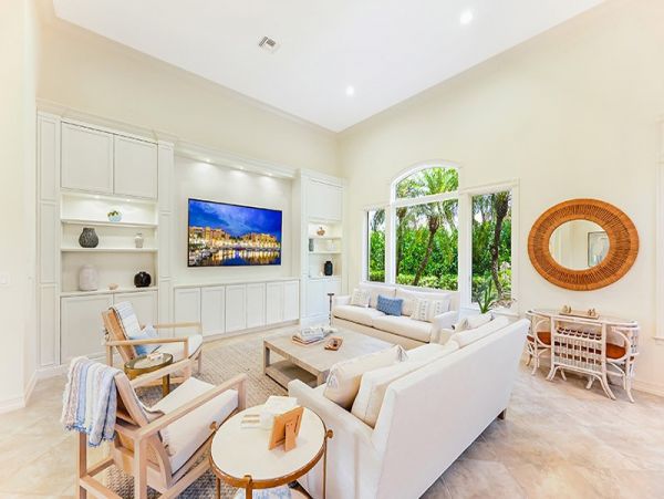 Fabulous Vacation Home with 4-Bedrooms and Private Pool in Naples