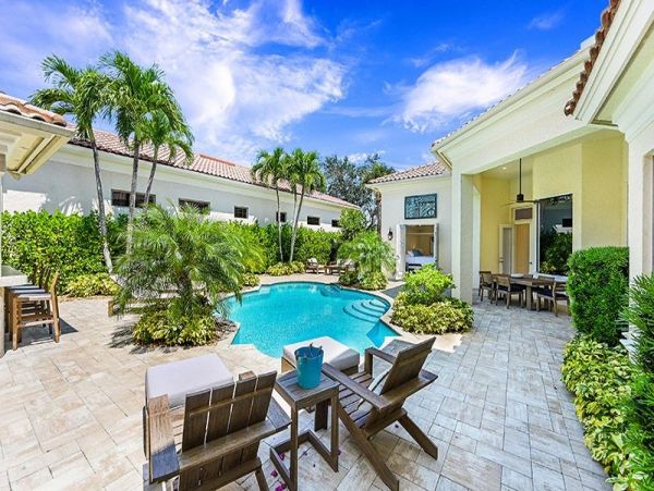 Fabulous Vacation Home with 4-Bedrooms and Private Pool in Naples