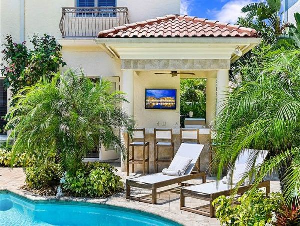 Fabulous Vacation Home with 4-Bedrooms and Private Pool in Naples