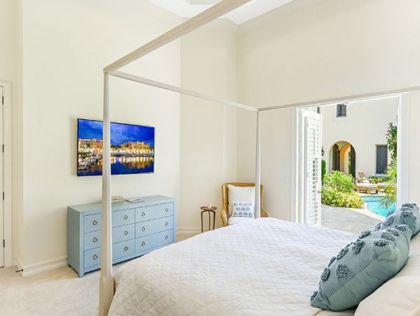 Fabulous Vacation Home with 4-Bedrooms and Private Pool in Naples