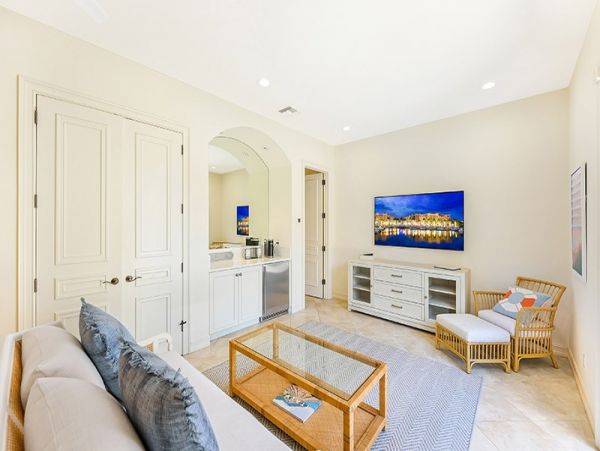 Fabulous Vacation Home with 4-Bedrooms and Private Pool in Naples