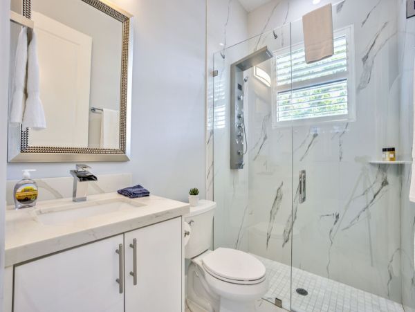 Luxurious Vacation Rental Near Vanderbilt Beach - Private Pool & Spa