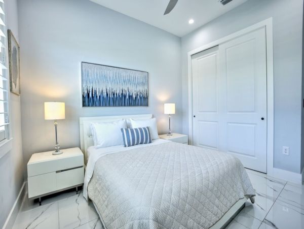 Luxurious Vacation Rental Near Vanderbilt Beach - Private Pool & Spa